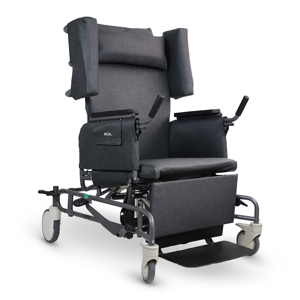 Vanguard Bariatric Wheelchair Front 45 View